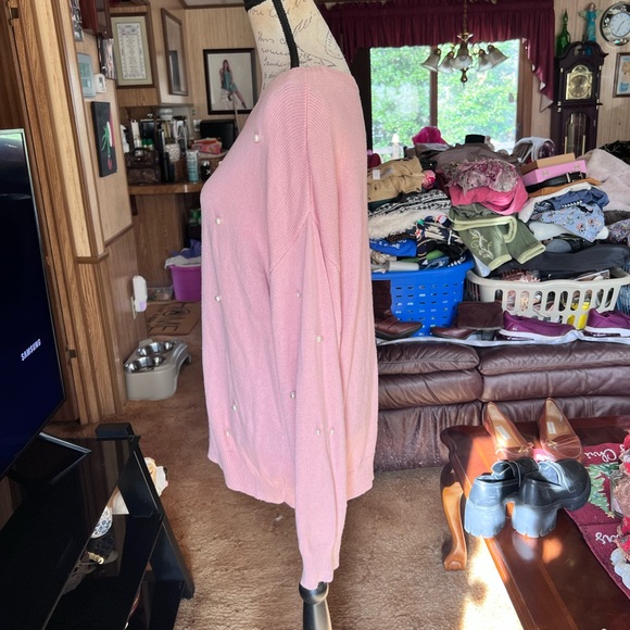 Women’s St. John's Bay pink sweater with faux pearl embellishments. - Picture 7 of 14